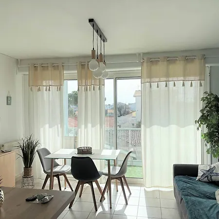 A - 4 Pers, Proche Marche, Balcon, Ascenseur, Equipements Bebe - Fr-1-738-13 Appartement Royan