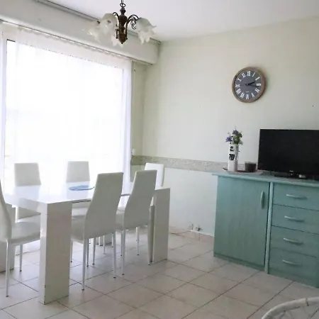 A - 4 Pers, Proche Marche, Balcon, Ascenseur, Equipements Bebe - Fr-1-738-13 Apartment