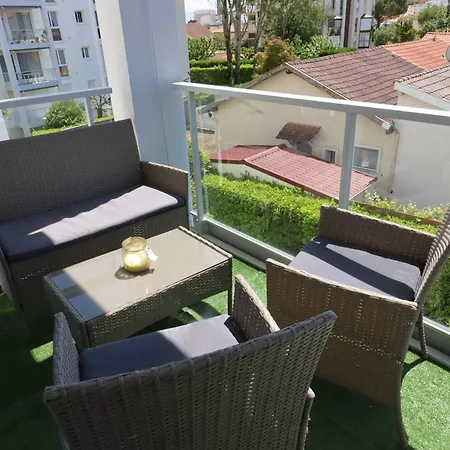 A - 4 Pers, Proche Marche, Balcon, Ascenseur, Equipements Bebe - Fr-1-738-13 * Royan