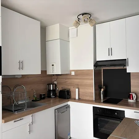 A - 4 Pers, Proche Marche, Balcon, Ascenseur, Equipements Bebe * Royan