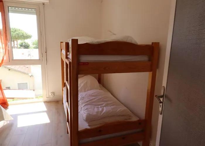 Apartamento à - 4 Pers, Proche Marché, Balcon, Ascenseur, équipements Bébé - Fr-1-738-13 *