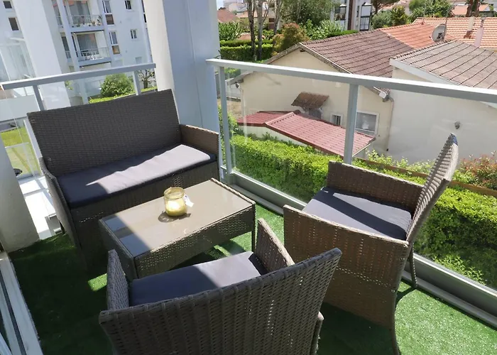 à - 4 Pers, Proche Marché, Balcon, Ascenseur, équipements Bébé - Fr-1-738-13 * Royan